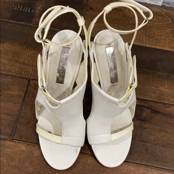 White heel with wood color heel. - Picture 5 of 6